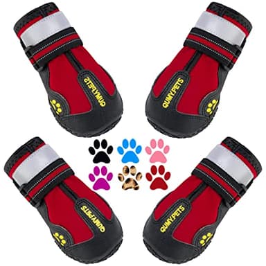 QUMY Ensemble de 4 bottes imperméables pour chien de grande taille avec bandes réfléchissantes et semelle antidérapante robuste, noir (Taille 7 : 7,1 x 8,1 cm (l x L) pour 28,6 à 34 kg, rouge)
